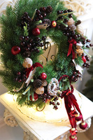 Bordove Love, świąteczny wianek na drzwi