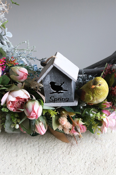 asymetryczny wianek z ptaszkiem, Dom Wiosną