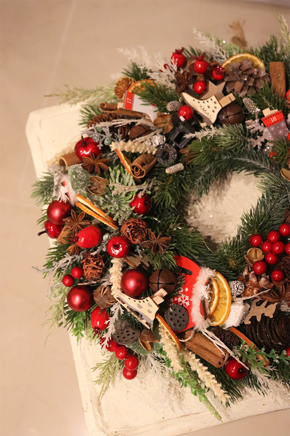 Świąteczna Klasyka, gęsty wianek bożonarodzeniowy, śr.33cm