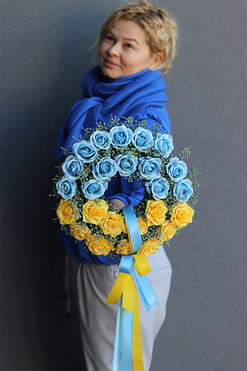 OD RĘKI wianek na drzwi z różami i wstążkami, Ukraina 6, śr.33cm 