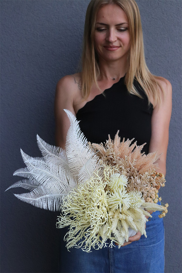 Windy Head, kompozycja boho kwiaty w głowie