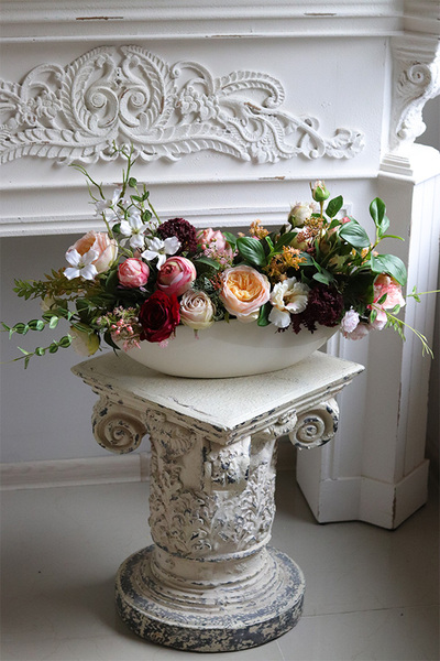 Miodowy Dom, kompozycja kwiatowa w łódce	