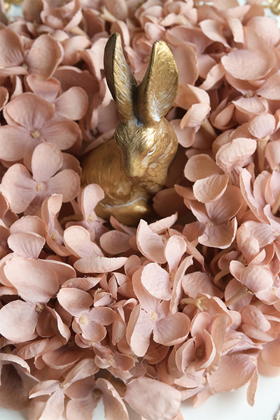 Gold Bunny, wielkanocny stroik na talerzu