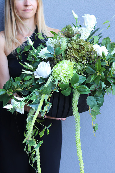  Lucilla, dekoracja nagrobna w drewnianej skrzyneczce, wym.50x70x46cm