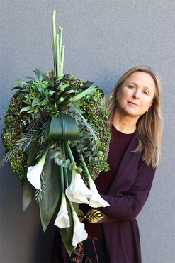 Kalle White, wieniec nagrobny z kaliami, dł.75cm