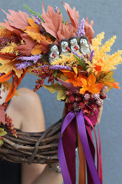 Lea, asymetryczny jesienny wianek z jeżami