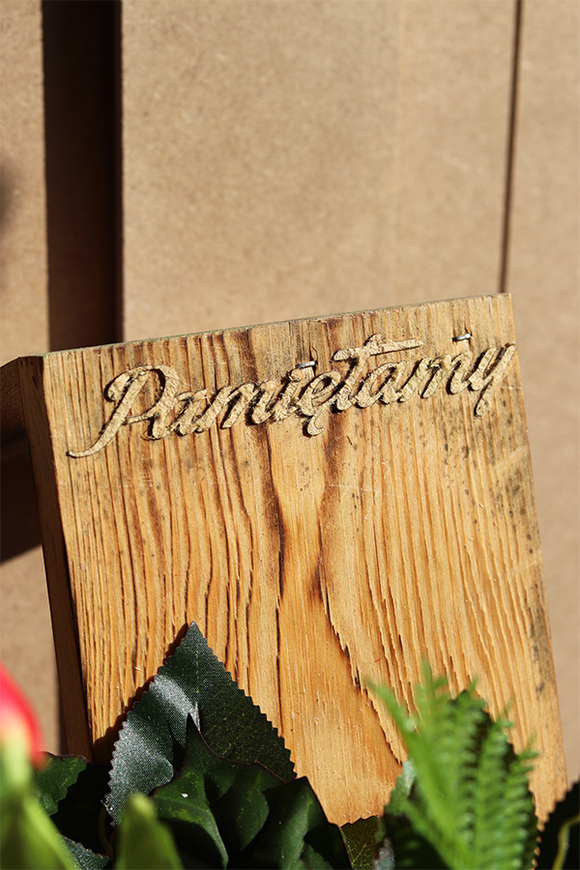 Tulipany Woods, kompozycja nagrobna z tulipanami