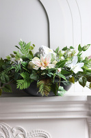 Nicoletta, dekoracja nagrobna w misie z aniołem