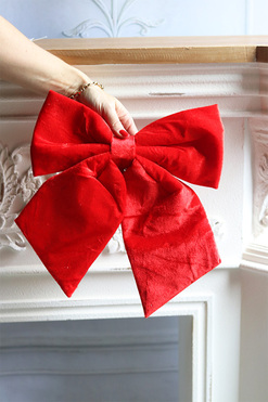 Aksamit Red New, welurowa kokarda - pluszowa zawieszka, wym.31x31cm 