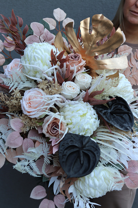 Mortariana, efektowna wiązanka nagrobna