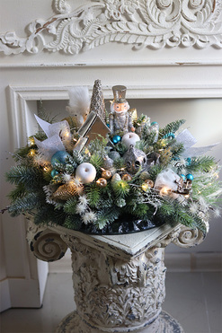 Crystal Winter, świąteczny stroik z dziadkiem na talerzu, wym.30x54cm