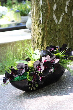 Dekoria Black Laos, kompozycja nagrobna w ceramicznej łódce, dł.76cm