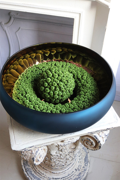 Modern Cecile Moss Blue 2, nowoczesny stroik świąteczny z kulą