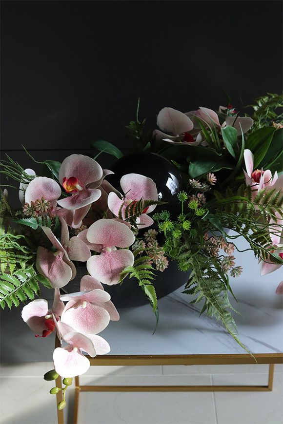 Dekoria Laos Aurisa, kompozycja w podłużnym naczyniu