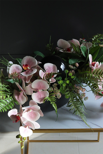 Dekoria Laos Aurisa, kompozycja w podłużnym naczyniu