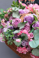 Elicja, bogaty kosz kwiatowy, wym.49x74cm 