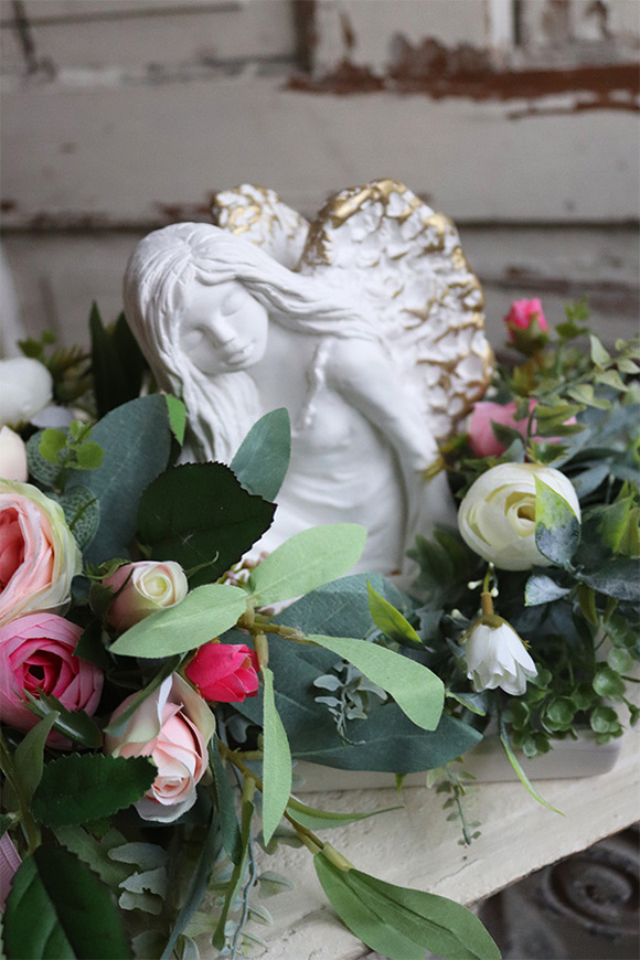 Anielska Dobroć, dekoracja nagrobna z aniołem, wym.17x34x28cm