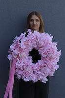 Pricilla, różowy wianek na drzwi