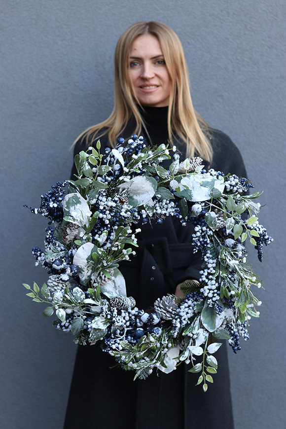 Granatowa Wigilia, zimowy wianek z jagodami