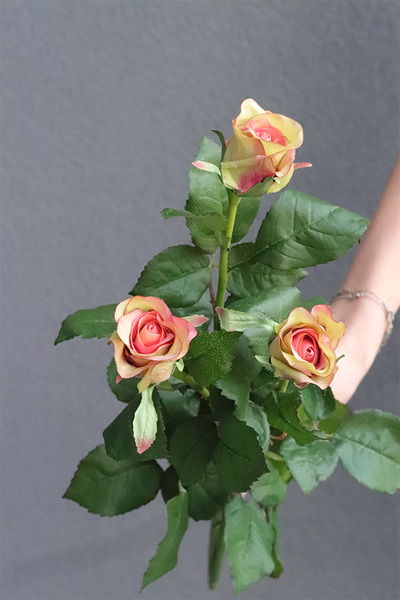 Róża Juliet, gałązka sztucznej róży, żółto-różowa