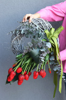 Red Tulips 2, dekoracyjny wianek tulipanowy	