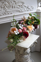 Miodowy Dom, kompozycja kwiatowa w łódce	