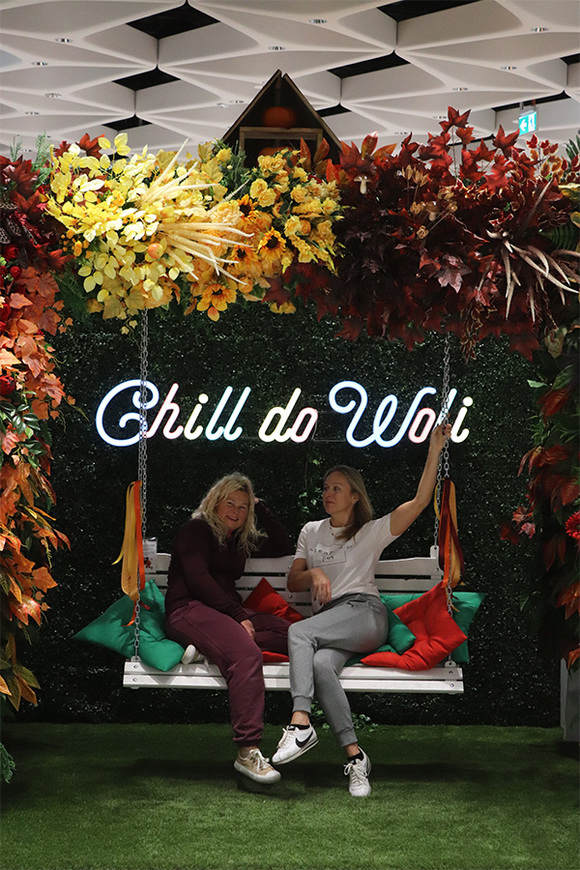 Jesień w Warszawie, dekoracja kwiatowa na konstrukcji