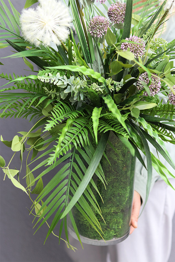 Borina Henalla, kompozycja w szklanym wazonie