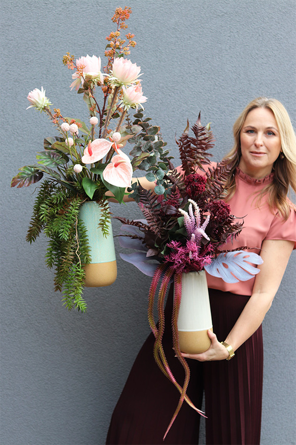 Leonida Blumelia, dekoracyjny bukiet w wazonie	