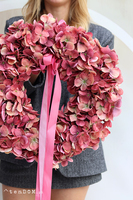 Hortensje Cherry, wianek na drzwi z hortensji