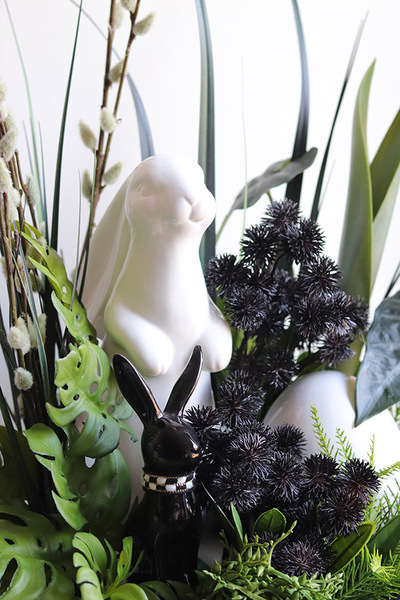 Bunny Black Easter, stroik wielkanocny z zajączkami