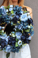 Caryca Blue Flowers, bogaty wianek na drzwi