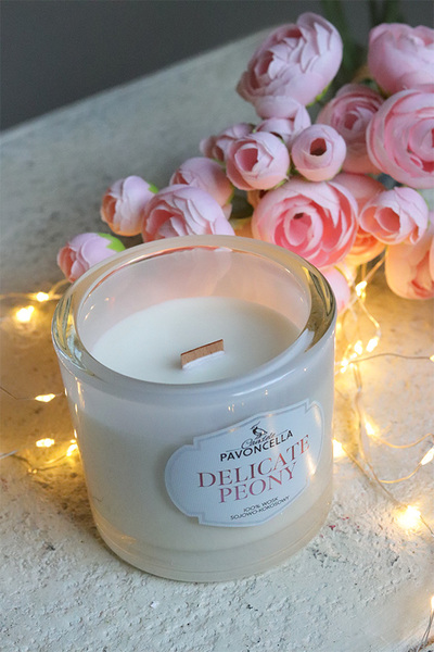 Delicate Peony, sojowo-kokosowa świeca zapachowa w szkle