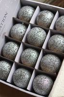 Silver Dew, błyszczące świąteczne bombki