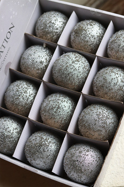 Silver Dew, błyszczące świąteczne bombki, śr.8cm, kpl.12szt