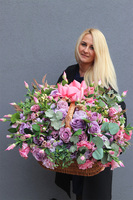 Elicja, bogaty kosz kwiatowy, wym.49x74cm 