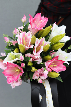 bukiet nagrobny, Lilie na Ostatnie Pożegnanie, dł.60cm