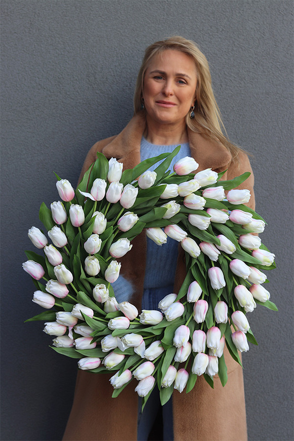 Witaj Wiosno White&Pink Big, wianek z tulipanów