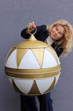 OD RĘKI XMAS Ball, figurka bombka metalowa duża dekoracja, złota, śr.60cm 