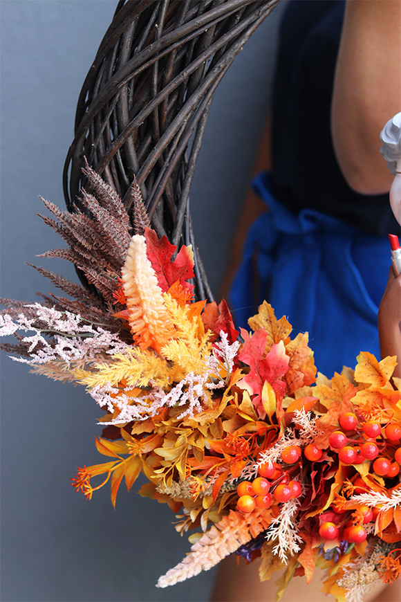 Perfect Lady, asymetryczny jesienny wianek z lalką