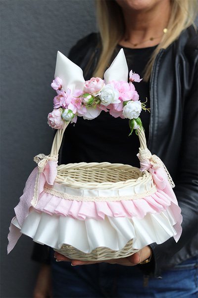 Baletnica, dekorowany koszyczek wielkanocny