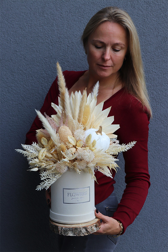 Velurowa Dynia Cream, jesienny flowerbox z suszem