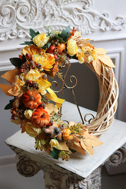 Dyniowy, asymetryczny jesienny wianek z dyniami, rozp.45cm 