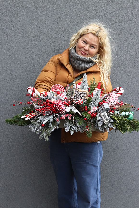 Norwegia Lollypop, świąteczna kompozycja nagrobna w donicy