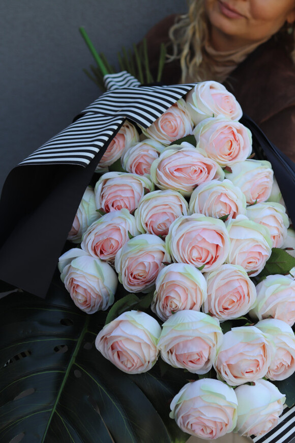 Annali 4 Love, bukiet róż