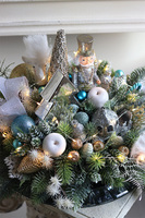 Crystal Winter, świąteczny stroik z dziadkiem na talerzu