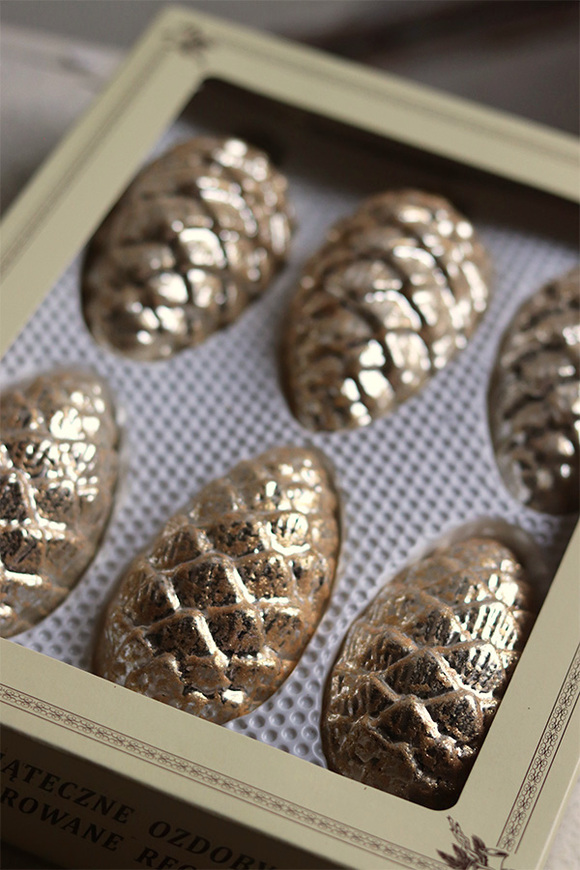 Złote Szyszki, błyszczące świąteczne bombki