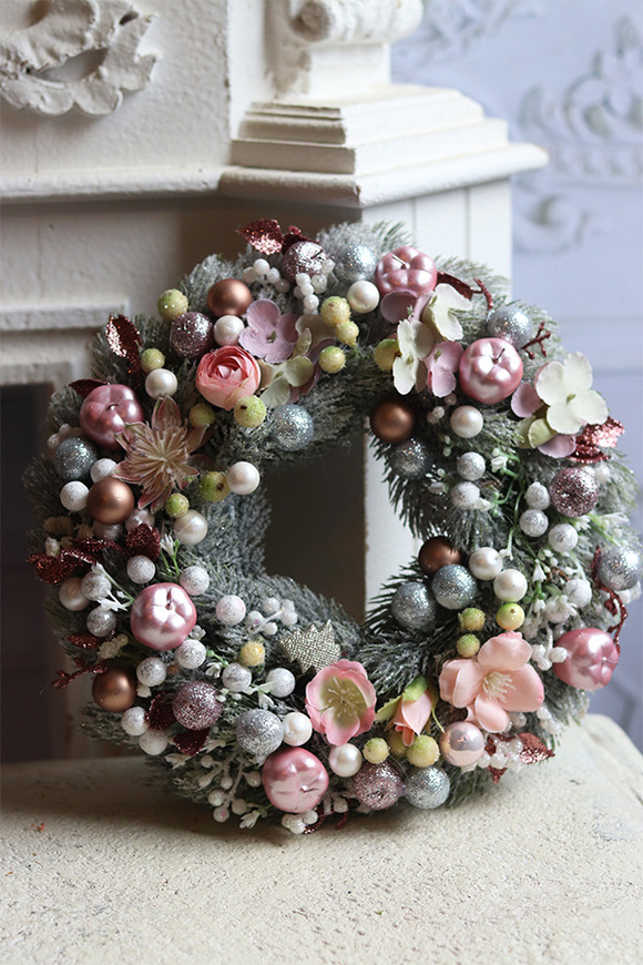 Pastelowy Czar Zimy, świąteczny wianek dekoracyjny