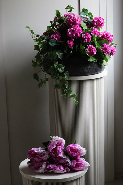 Pink Decore Volcan, fioletowe bratki w naczyniu