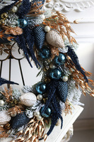 Winteriana, świąteczny granatowo-złoty wianek	